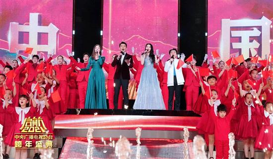 王祖蓝、王耀庆、关晓彤与麦嘉欣携手高歌《我和我的祖国》